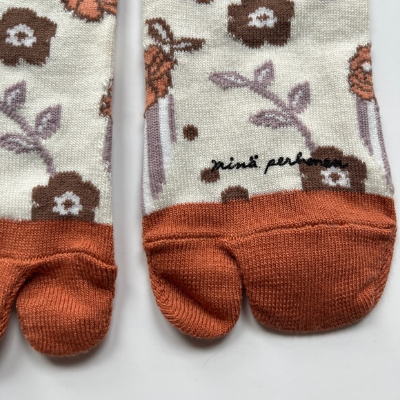 Japan brand Mina perhonen Floral Striped 
 Socks - Picture 3 of 5